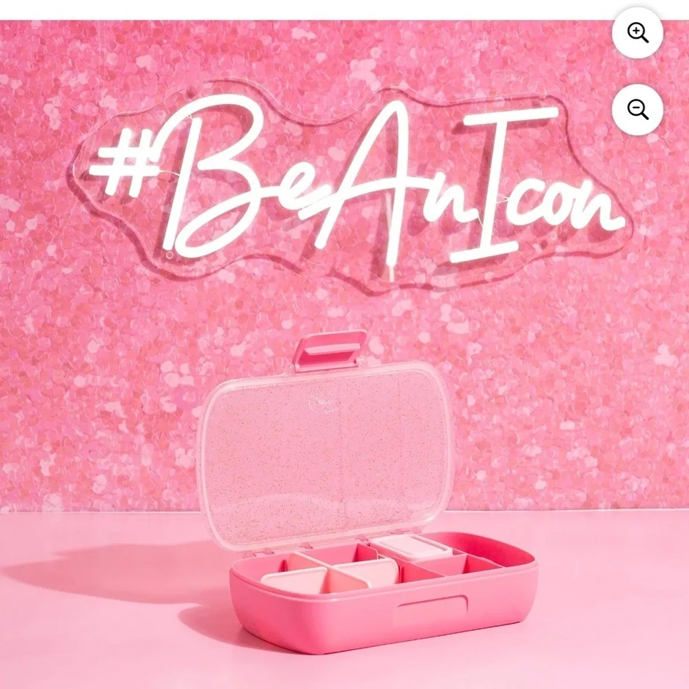 Paris Hilton Light Pink Version Bento Snack Box Lunchbox & Gift With Purchase - Picture 12 of 12